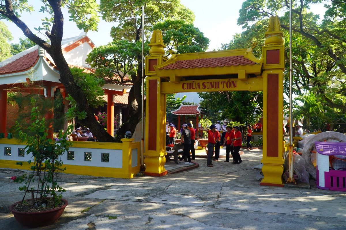 Ngôi chùa mới trên đảo Sinh Tồn thuộc quần đảo Trường Sa. Ảnh: Internet