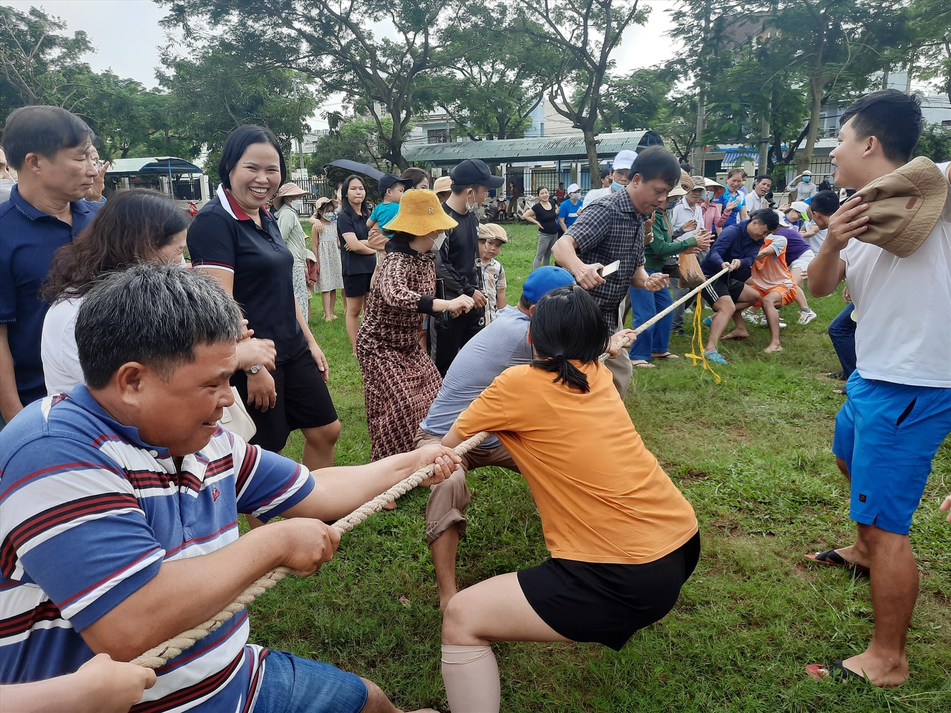 Ngày hội ĐĐK ở khu dân cư được người dân TP.Tam Kỳ hưởng ứng, tham gia với nhiều hoạt động sôi nổi. Ảnh: PV