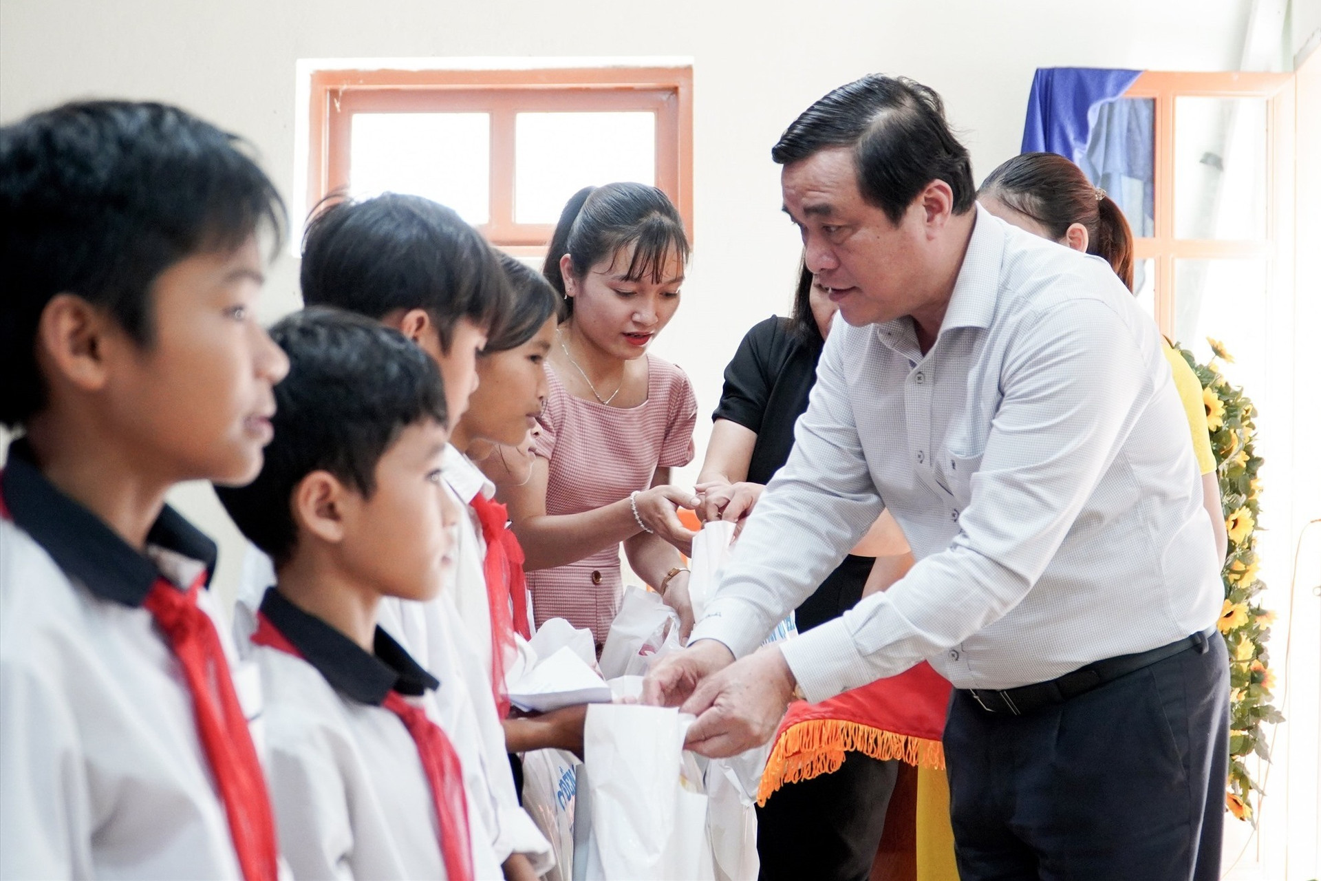 Quảng Nam đã ban hành nhiều chính sách, chương trình hỗ trợ, tạo điều kiện để trẻ em phát triển. Ảnh: X.H