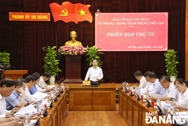 Bí thư Thành ủy Nguyễn Văn Quảng, Trưởng ban Chỉ đạo Thành ủy về phòng, chống tham nhũng, tiêu cực chủ trì phiên họp thứ tư của Ban Chỉ đạo Thành ủy về phòng, chống tham nhũng, tiêu cực. Ảnh: NGỌC PHÚ
