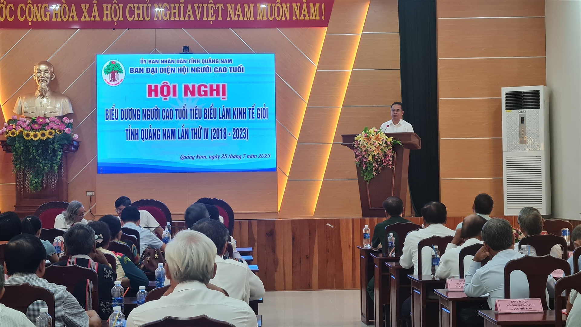 Phó Chủ tịch UBND tỉnh Trần Anh Tuấn phát biểu tại hội nghị. Ảnh: H.LIÊN