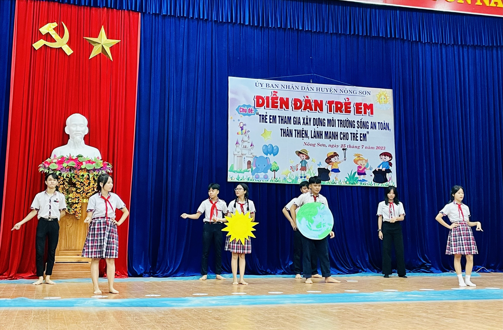 Nhiều thông điệp về trẻ em được gởi gắm bằng hình thức sân khấu hóa tại Diễn đàn trẻ em huyện Nông Sơn năm 2023. Ảnh: MINH TÂM