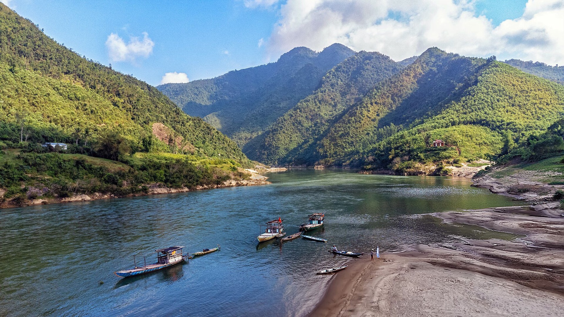 Hòn Kẽm Đá Dừng đoạn qua địa phận xã Hiệp Hòa, huyện Hiệp Đức. Ảnh: H.H