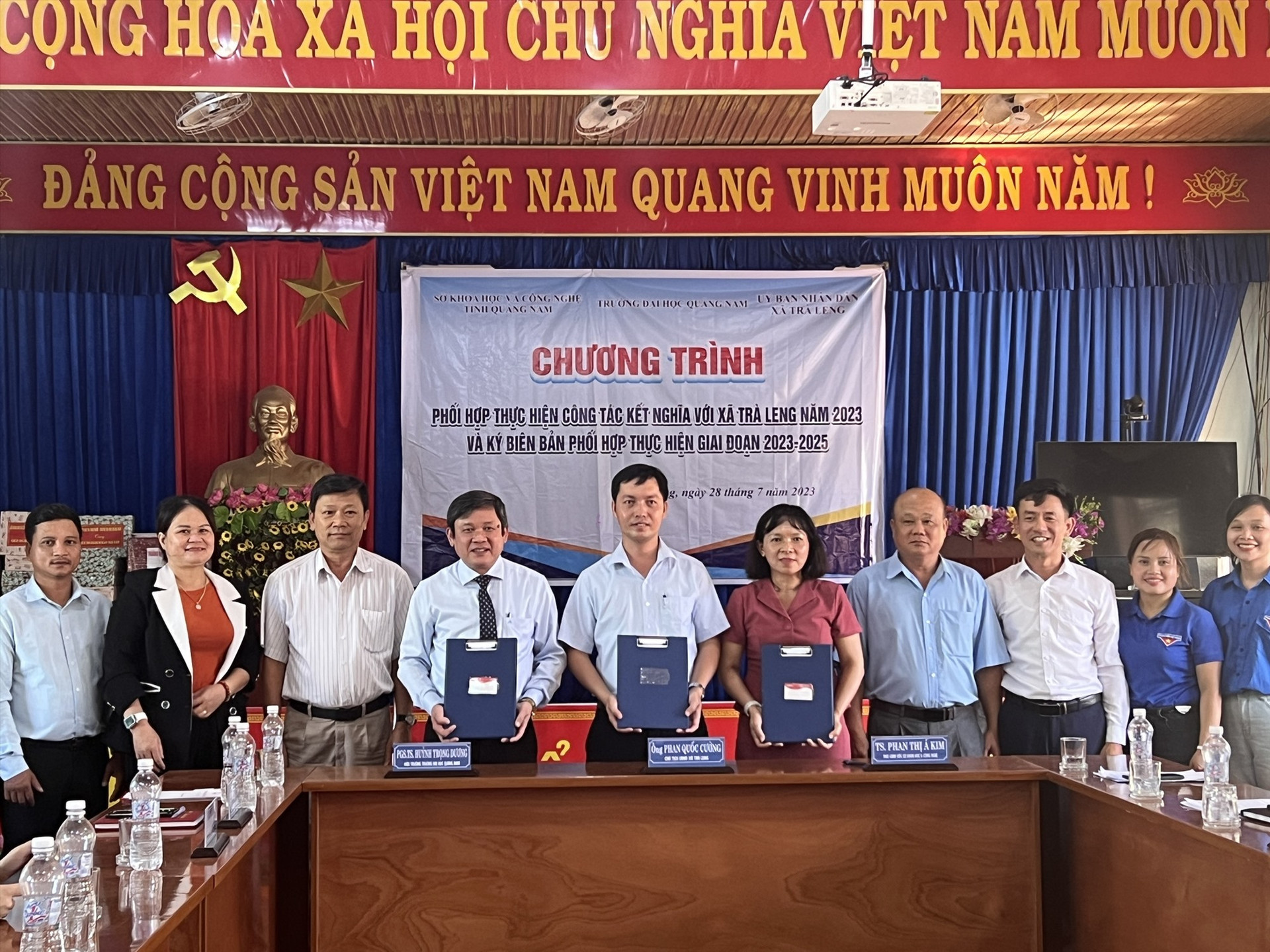 Sở KH&CN phối hợp với Trường Đại học Quảng Nam tổ chức các chương trình kết nghĩa, giúp đỡ xã Trà Leng