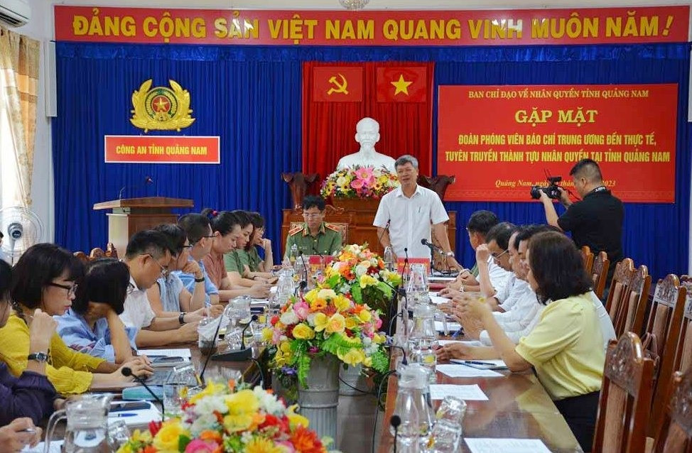 Đồng chí Hồ Quang Bửu , Phó chủ tịch UBND tỉnh phát biểu tại buổi làm việc