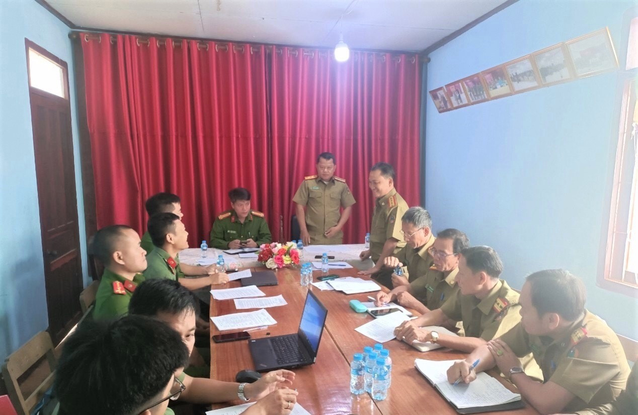 Công an Quảng Nam và Sê Kông trao đổi về công tác tập huấn nâng cao năng lực phòng chống ma túy cho cán bộ Công an tỉnh Sê Kông. Ảnh: V.T