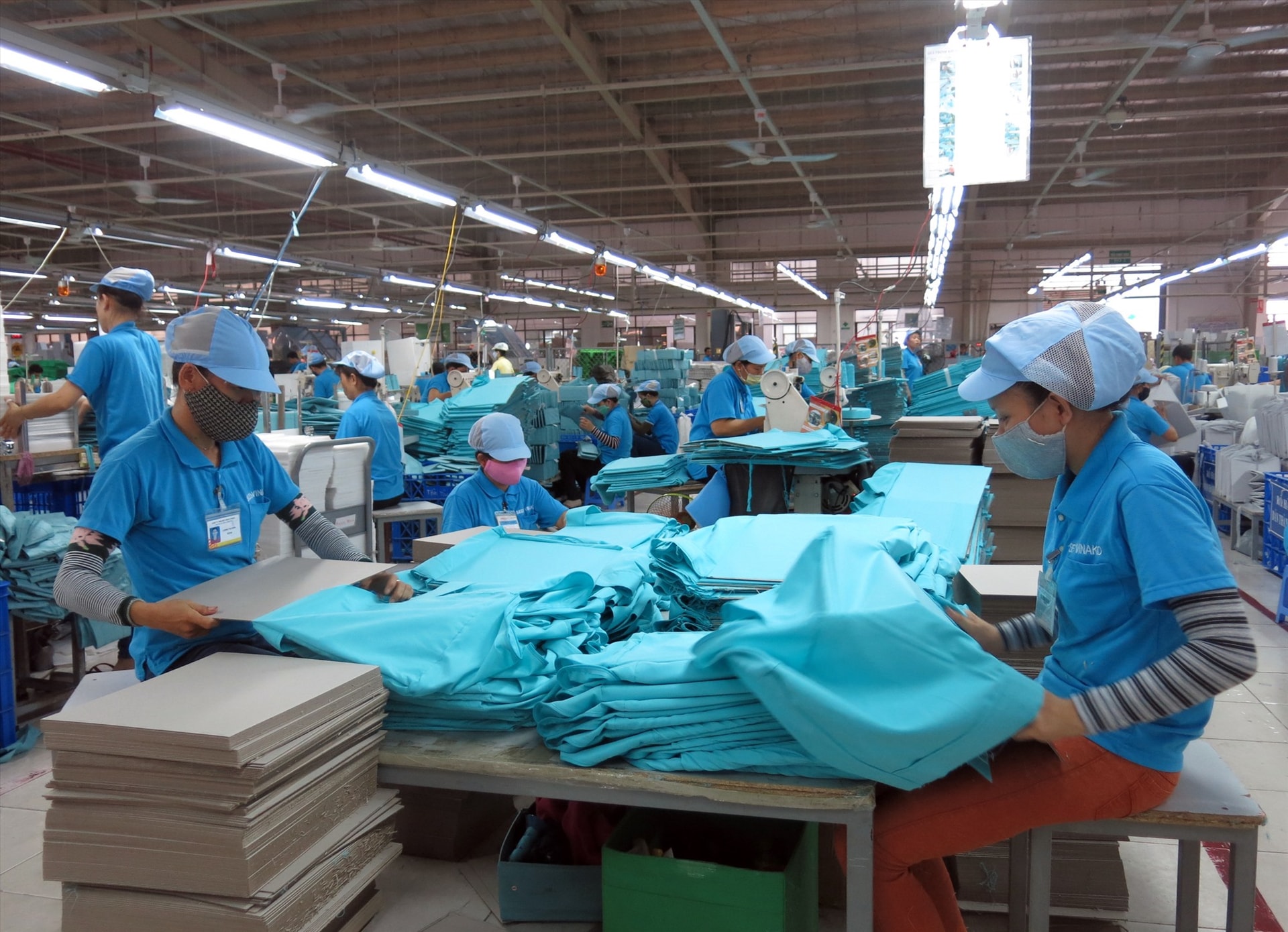 Dệt may là một trong những ngành có chỉ số sản xuất giảm sâu và lượng hàng tồn kho tăng cao. Ảnh: T.D