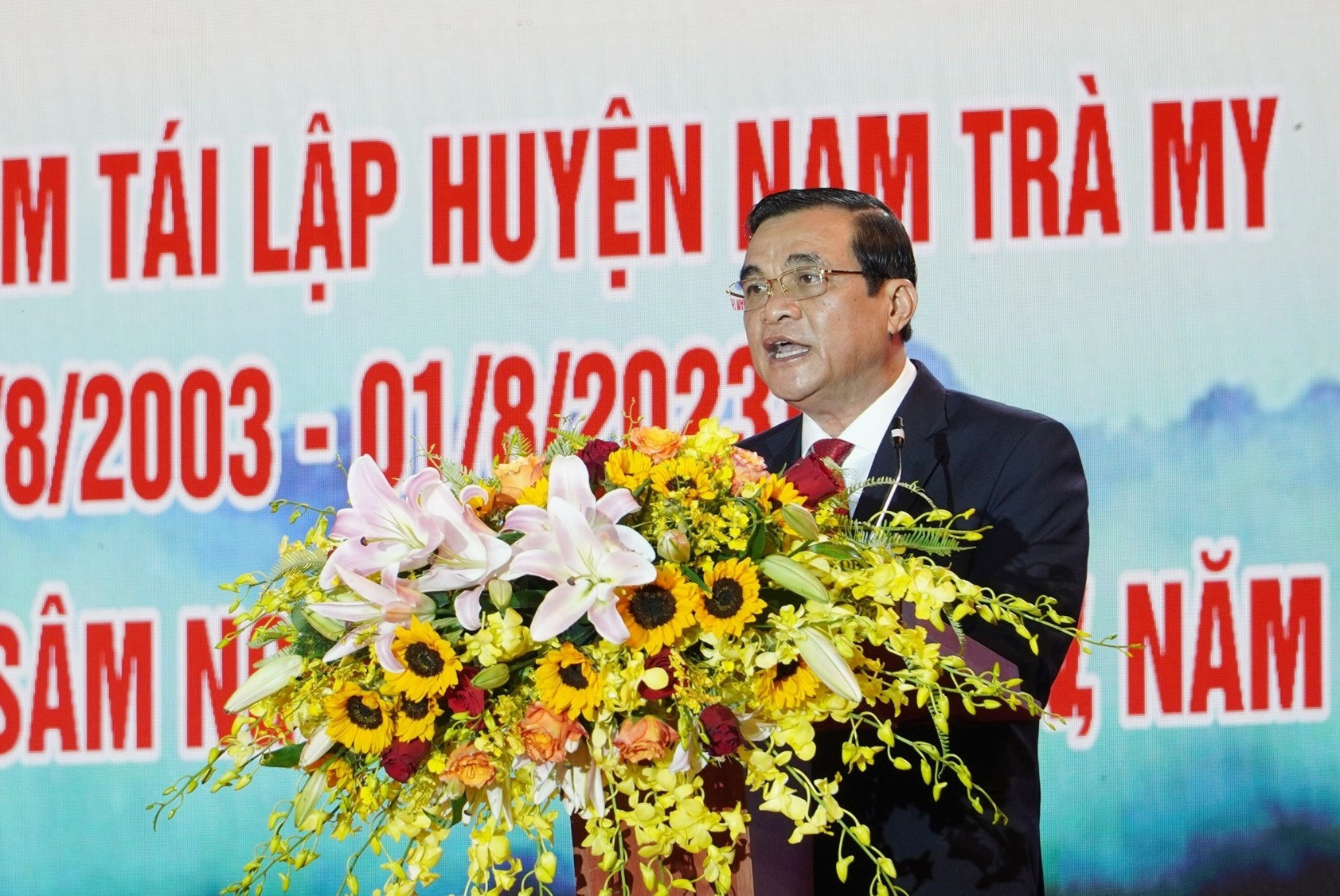 Bí thư Tỉnh ủy Phan Việt Cường phát biểu tại lễ kỷ niệm 20 năm tái lập huyện Nam Trà My. Ảnh: Q.L