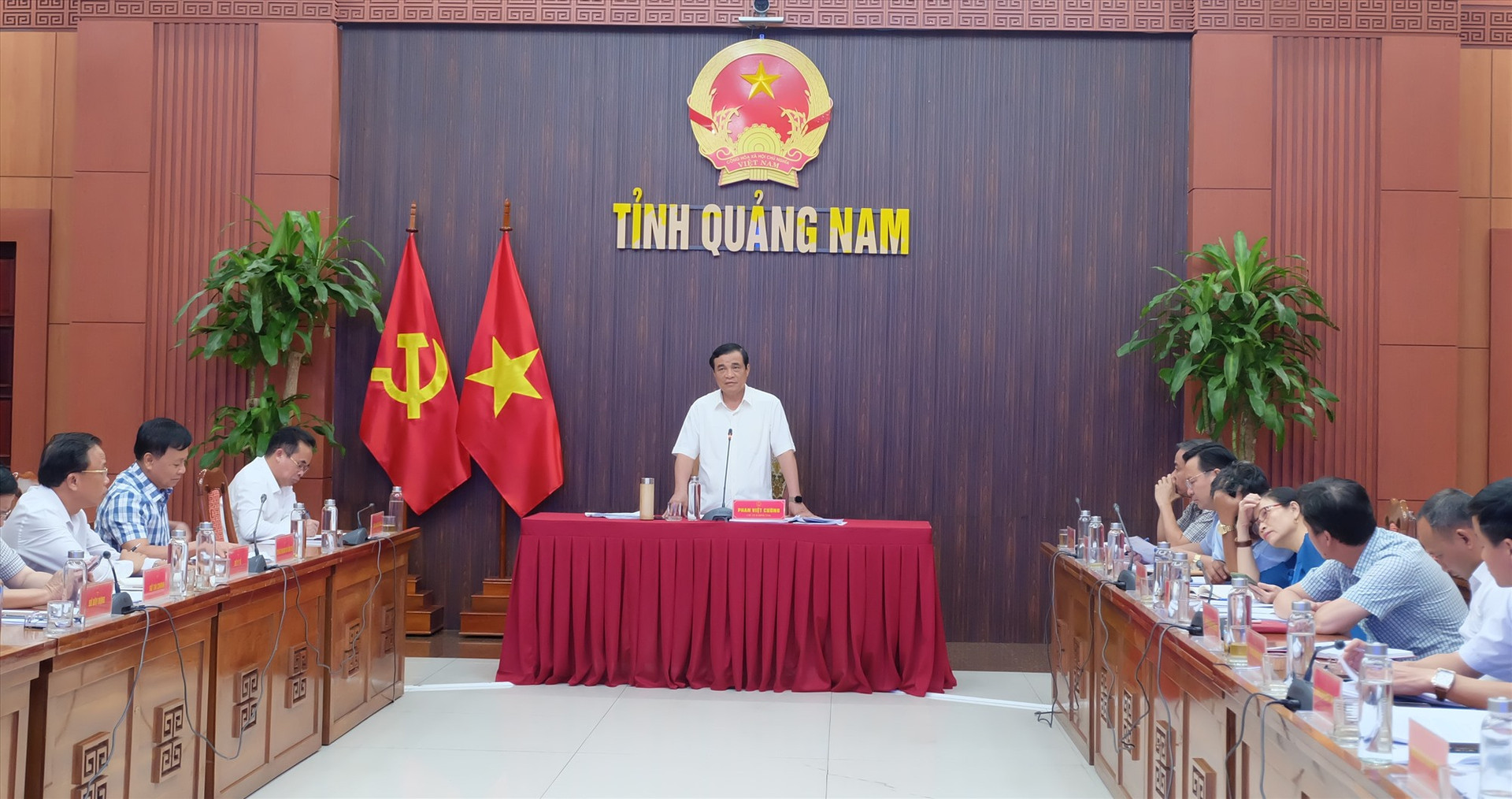 Bí thư Tỉnh ủy, Chủ tịch HĐND tỉnh Phan Việt Cường chủ trì hội nghị. Ảnh: M.L