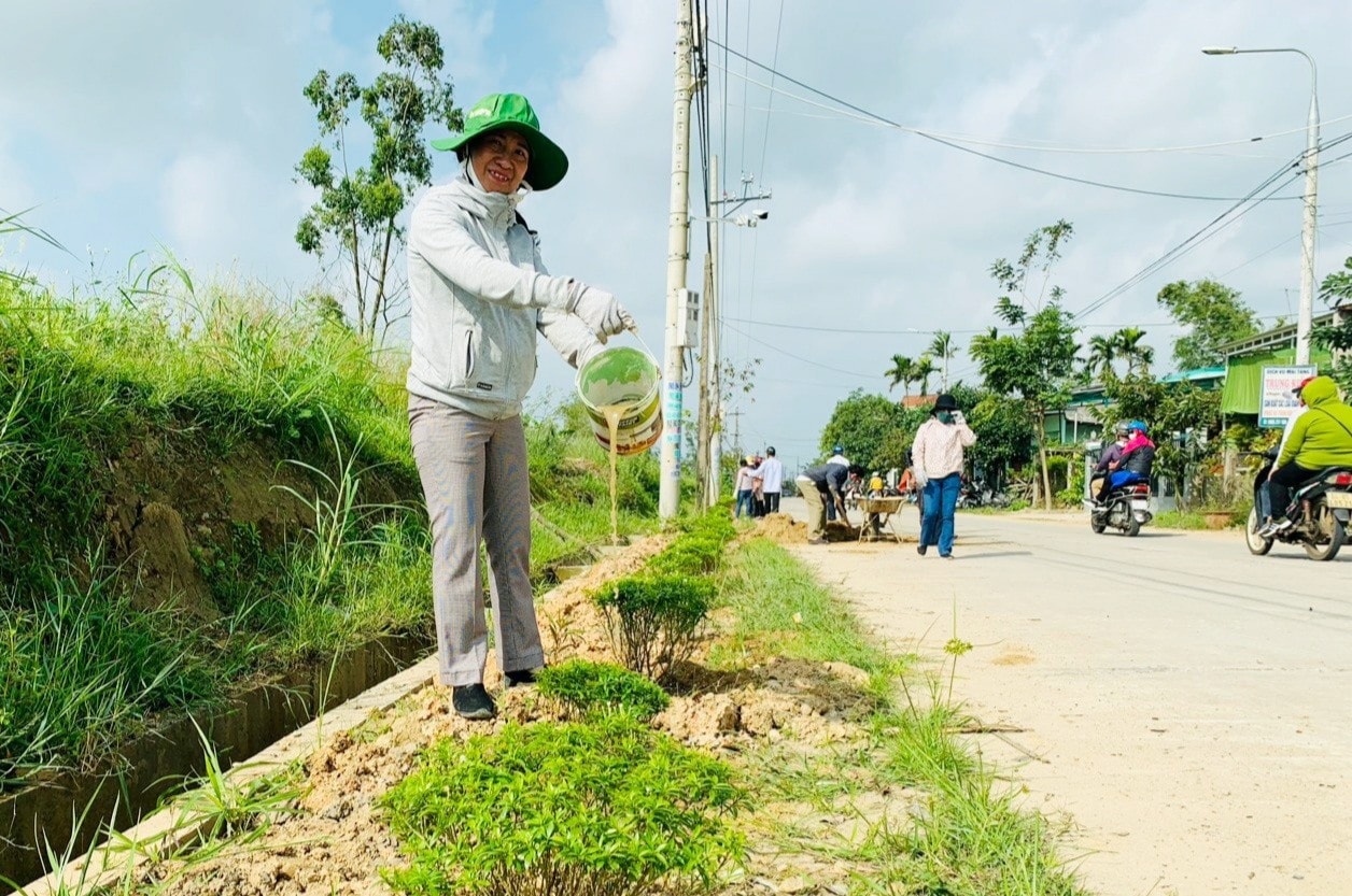 Cần tăng diện tích cây xanh cách ly tại các khu, cụm công nghiệp đang hoạt động tiếp giáp với khu vực dân cư.   Ảnh: PV