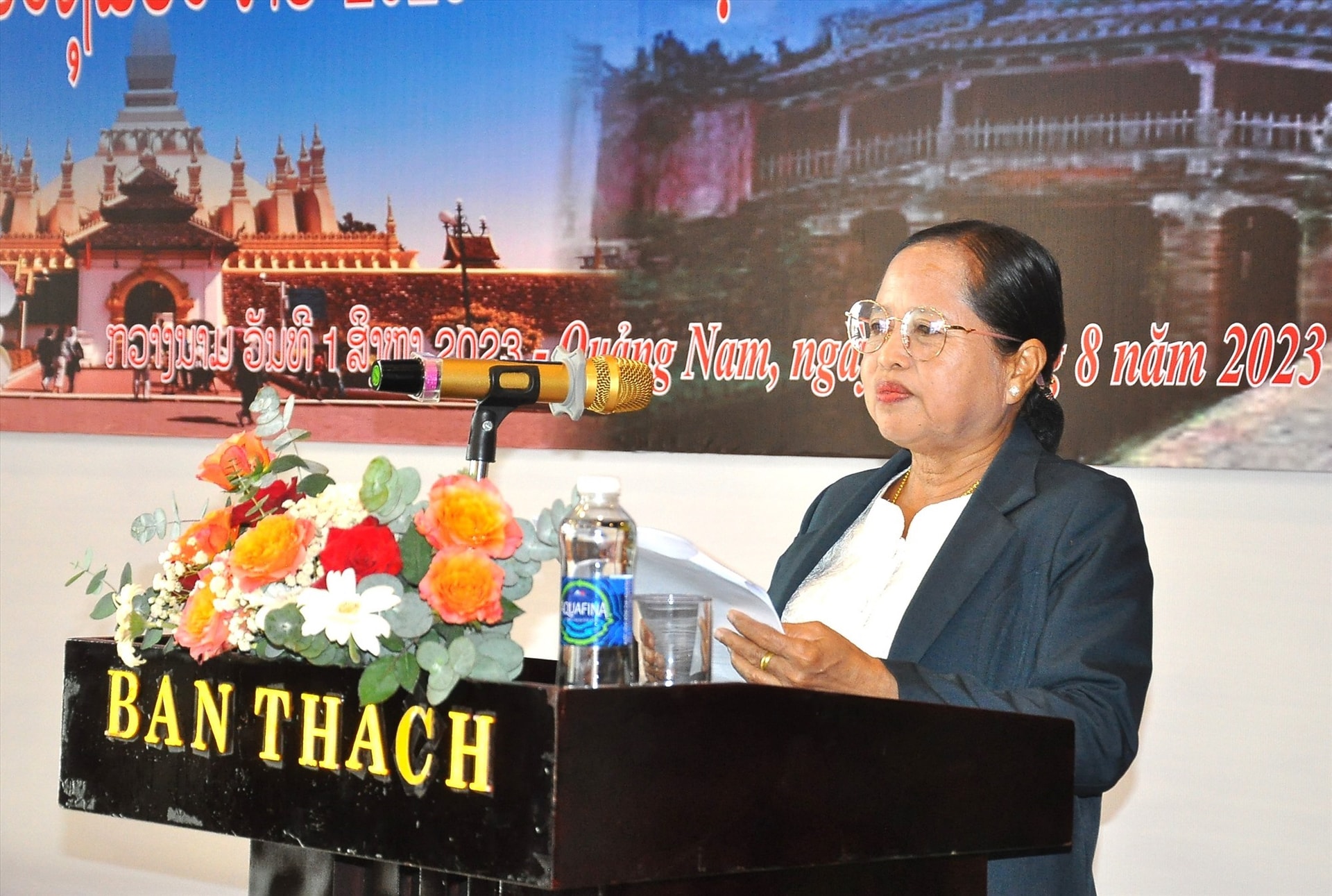 Bunhien Bunchit giving a speech at the meeting