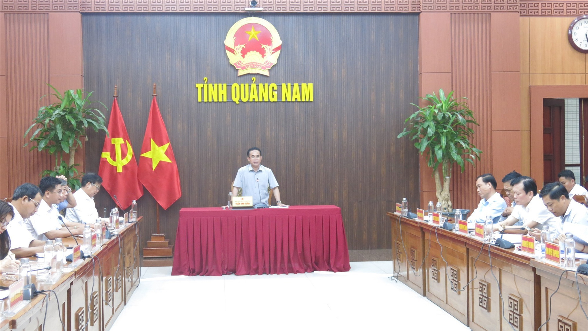 Phó Chủ tịch UBND tỉnh Trần Anh Tuấn, Trưởng ban Chỉ đạo các Chương trình mục tiêu quốc gia tỉnh Quảng Nam chủ trì phiên họp.