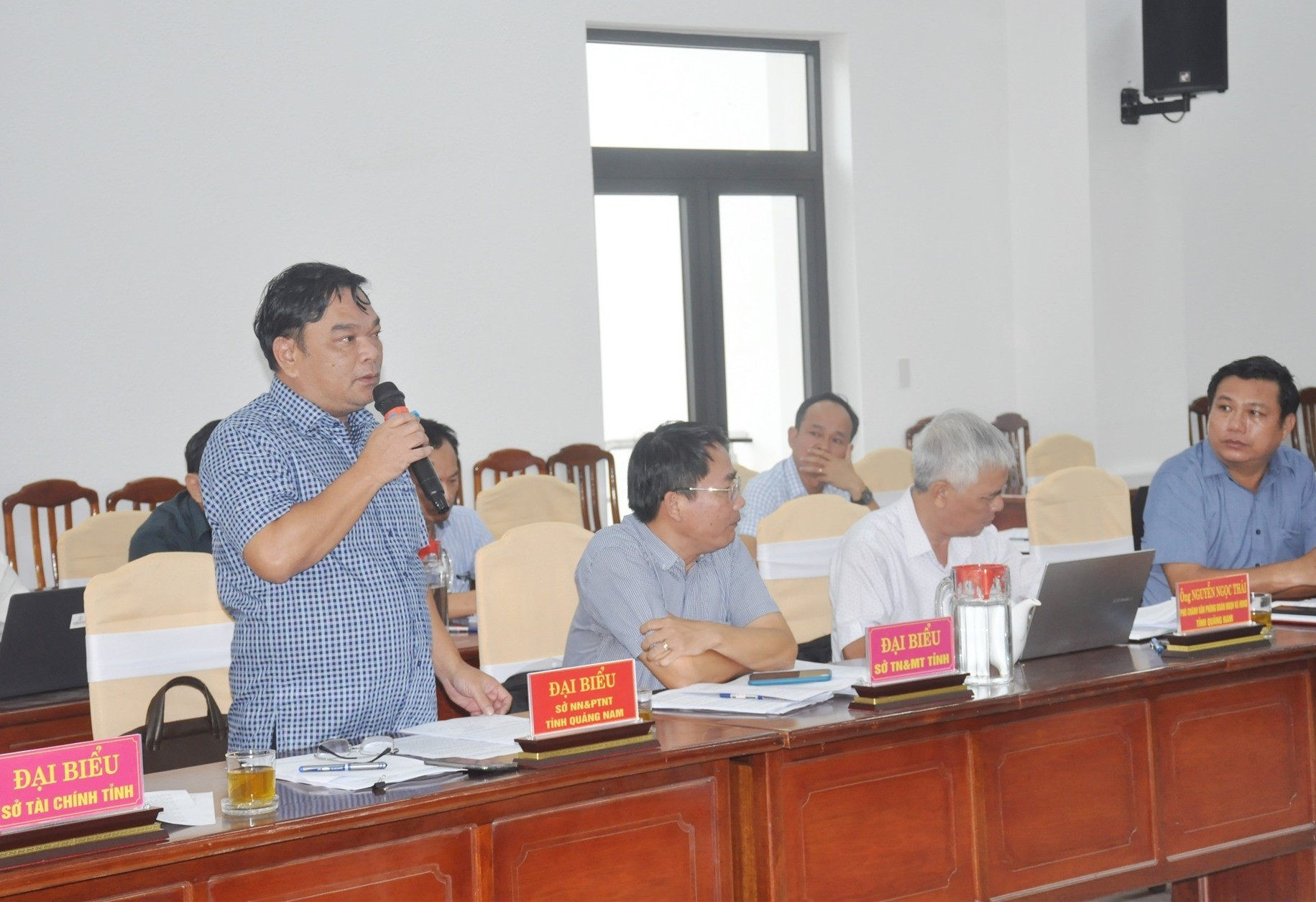 Ông Trần Út - Phó Giám đốc Sở NN&PTNT phát biểu giải đáp về các vướng mắc, khó khăn được UBND huyện Phước Sơn nêu ra. Ảnh: N.Đ