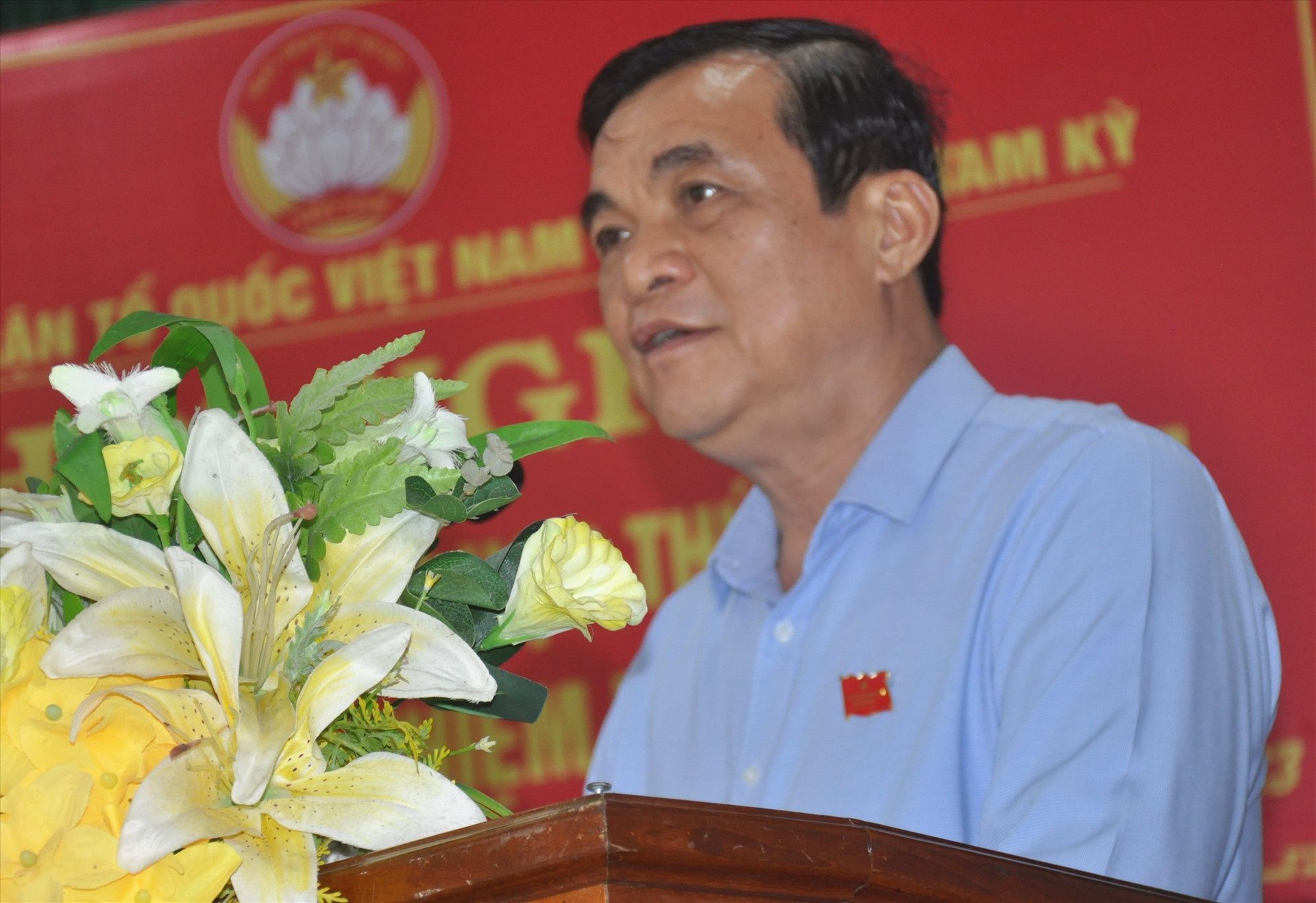 Chủ tịch HĐND tỉnh Phan Việt Cường trao đổi về 20 vấn đề được cử tri phản ánh, kiến nghị. Ảnh: N.Đ