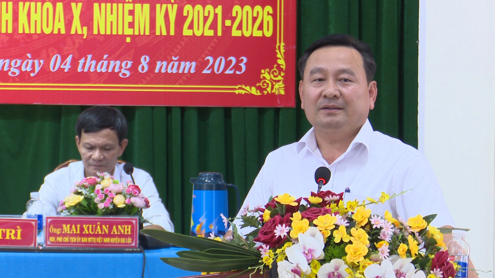 Phó Chủ tịch HĐND tỉnh Nguyễn Công Thanh phát biểu tại buổi tiếp xúc cử tri. Ảnh: N.D