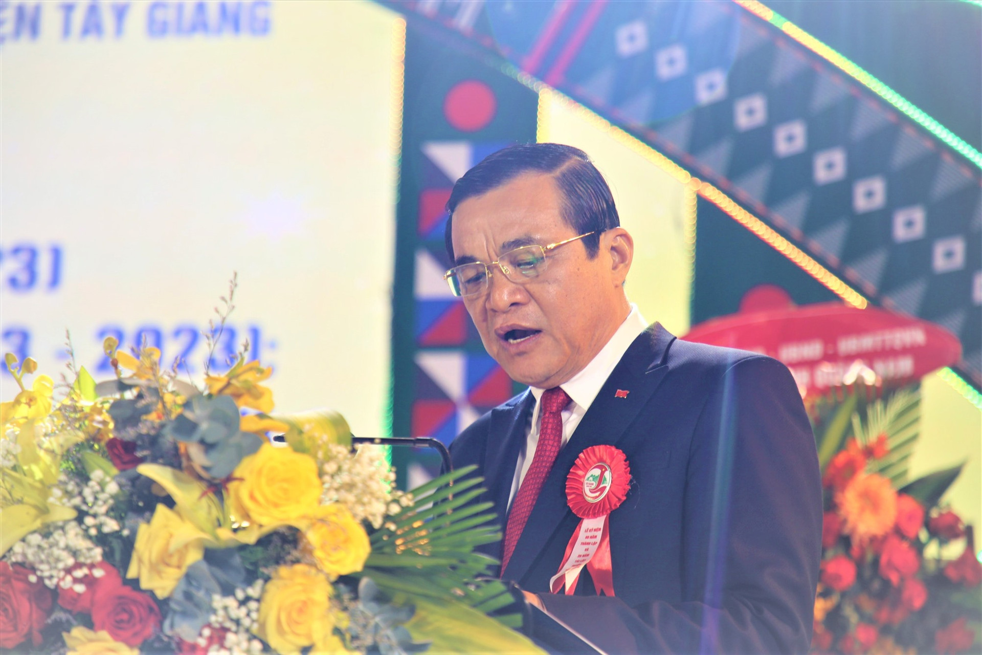 Đồng chí Phan Việt Cường - Ủy viên Trung ương Đảng, Bí thư Tỉnh ủy, Chủ tịch HĐND tỉnh bài phát biểu tại buổi lễ.