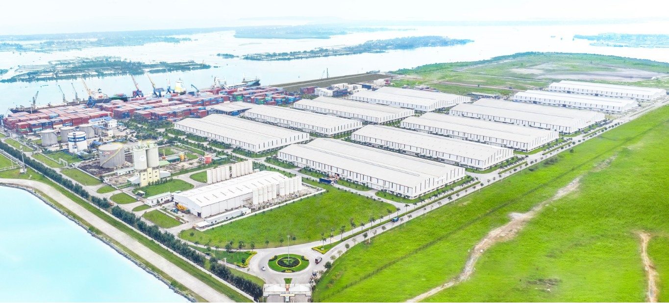 01. Hệ thống kho bãi tại cảng Chu Lai có diện tích gần 300.000m2, đáp ứng nhu cầu lưu trữ lớn của khách hàng