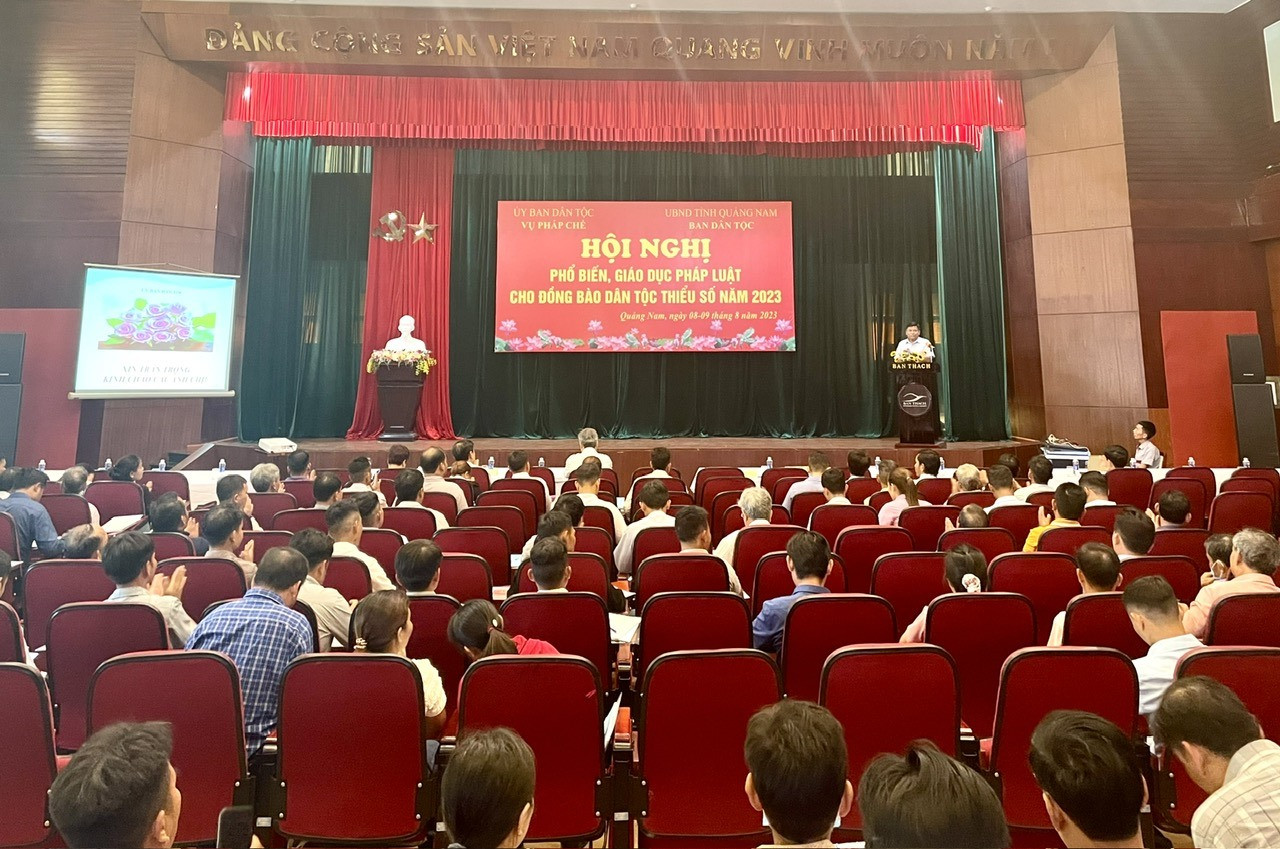 Hơn 200 đại biểu tham dự hội nghị phổ biến, giáo dục pháp luật cho đồng bào dân tộc thiểu số tỉnh Quảng Nam năm 2023. Ảnh: PT