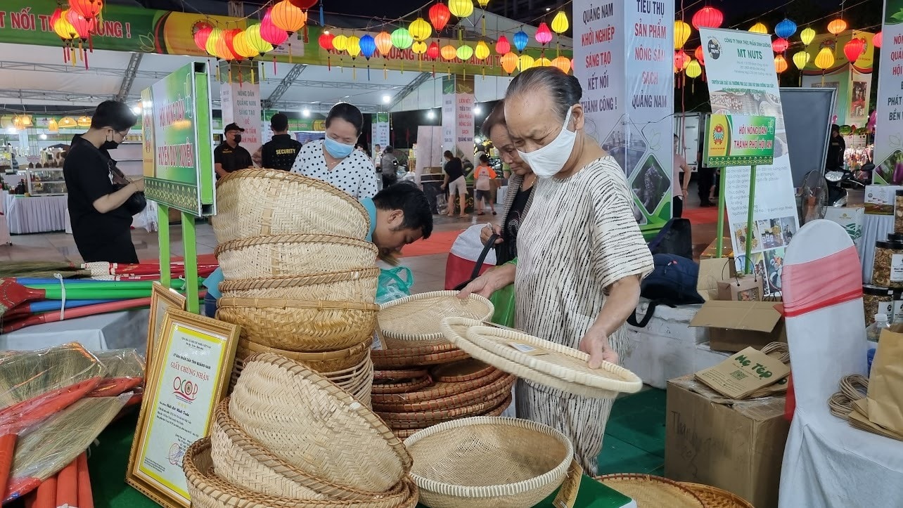 Thông qua các hội chợ, doanh nghiệp có thể tăng khả năng tiếp cận thị trường. Ảnh: C.N