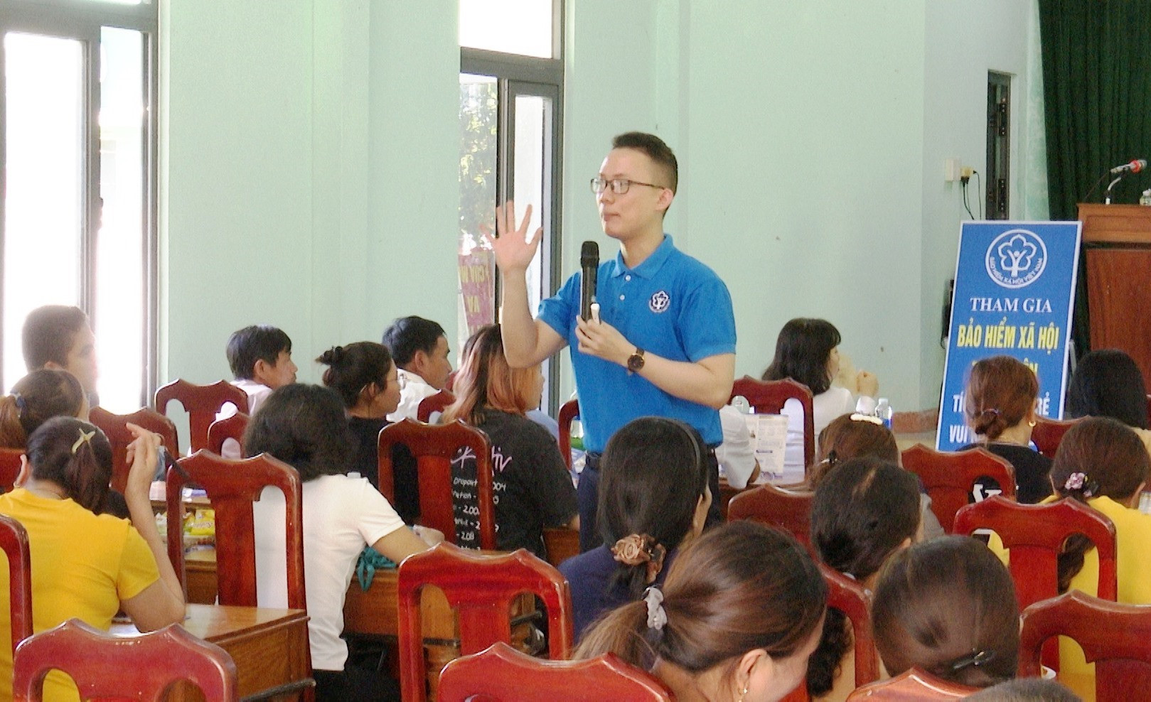 BHXH huyện Tiên Phước tổ chức hội nghị khách hàng phát triển người tham gia BHXH tự nguyện, BHYT hộ gia đình. Ảnh:N.HƯNG