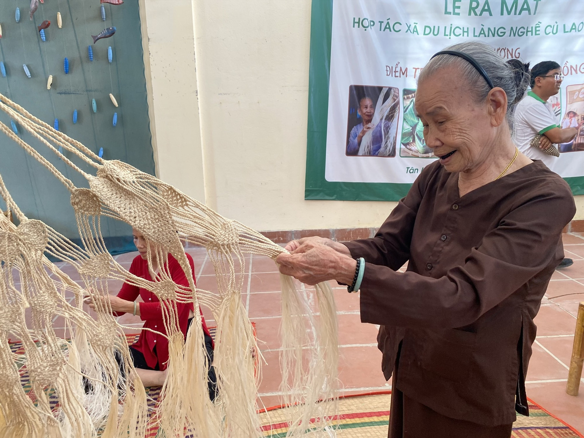 Sản phẩm đan võng ngô đồng được xem là điểm nhấn của tour du lịch xanh Cù Lao Chàm.Ảnh: V.L