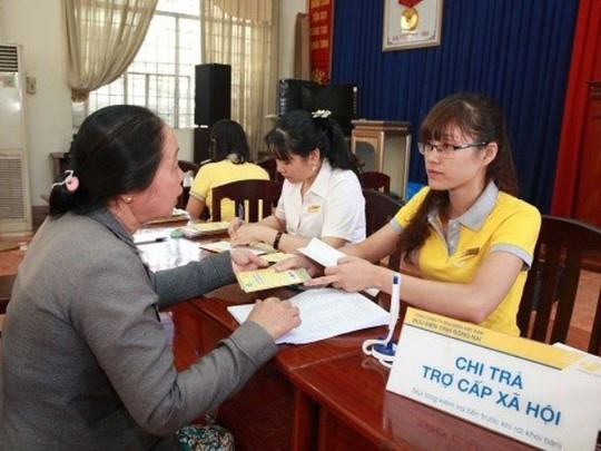 Việc chi trả không dùng tiền mặt nhằm bảo đảm kịp thời, nhanh chóng, công khai, minh bạch, an toàn và tiết kiệm. Ảnh:N.P