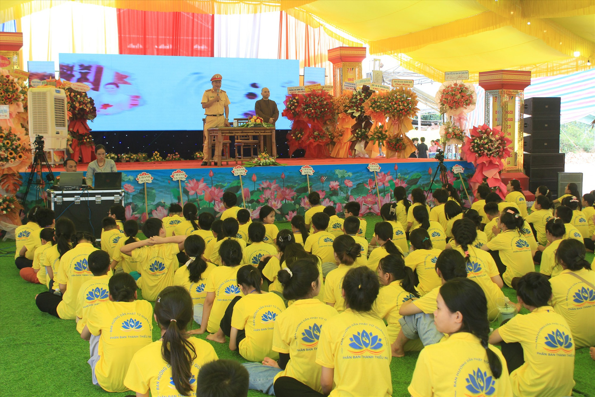 Buổi tuyên truyền có sự tham dự của hơn 600 trại sinh tham gia khóa tu mùa hè. Ảnh: T.CÔNG