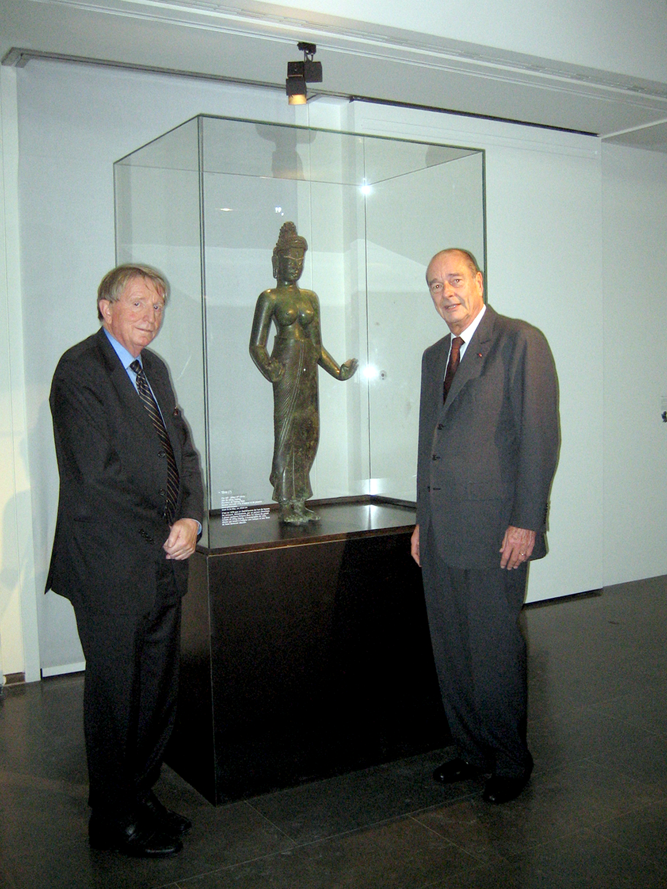 Tượng Bồ tát Tara được trưng bày tại cuộc triển lãm ở Pháp.