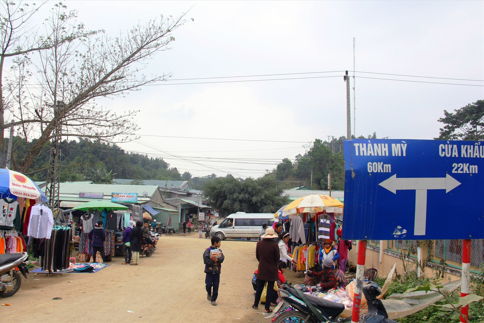 Chà Vàl vẫn là trung tâm thương mại, dịch vụ khá sầm uất đối với các xã vùng biên Nam Giang.