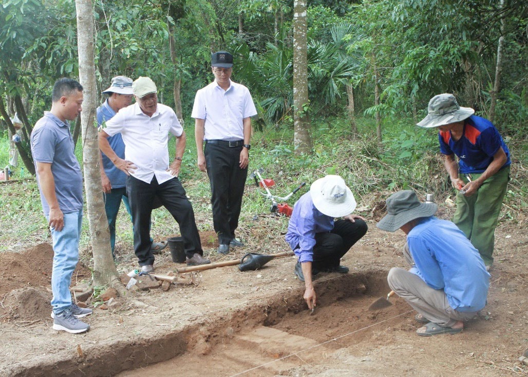 Quá trình khai quật khu vưc tháp K đã phát hiện con đường cổ dẫn vào trung tâm di tích Mỹ Sơn. Ảnh: V.L