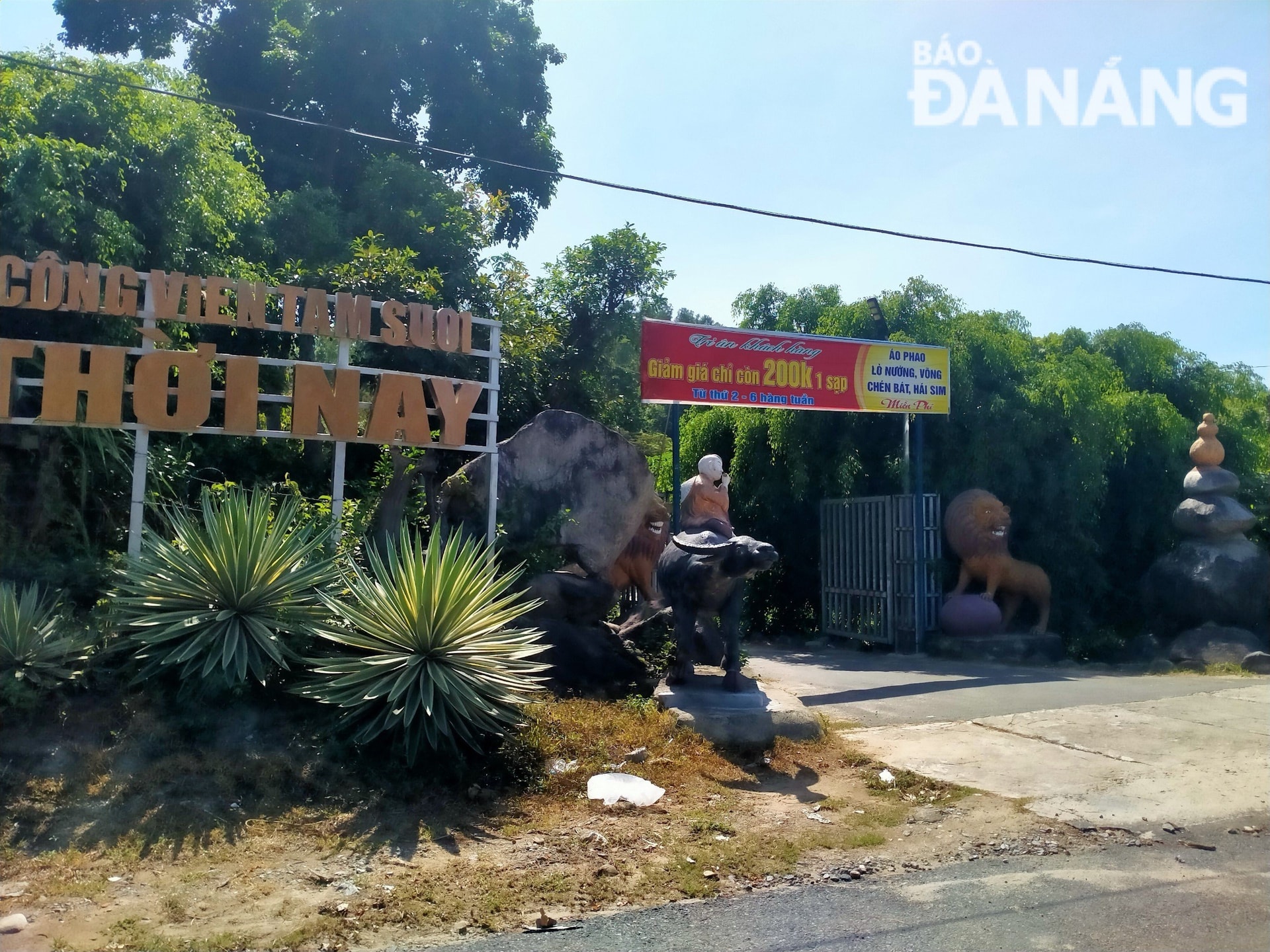 UBND phường Hòa Hiệp Bắc (quận Liên Chiểu) yêu cầu khu du lịch Thời Nay tạm dự hoạt động kinh doanh quán kể từ ngày 14-8. Ảnh: X.Đ 