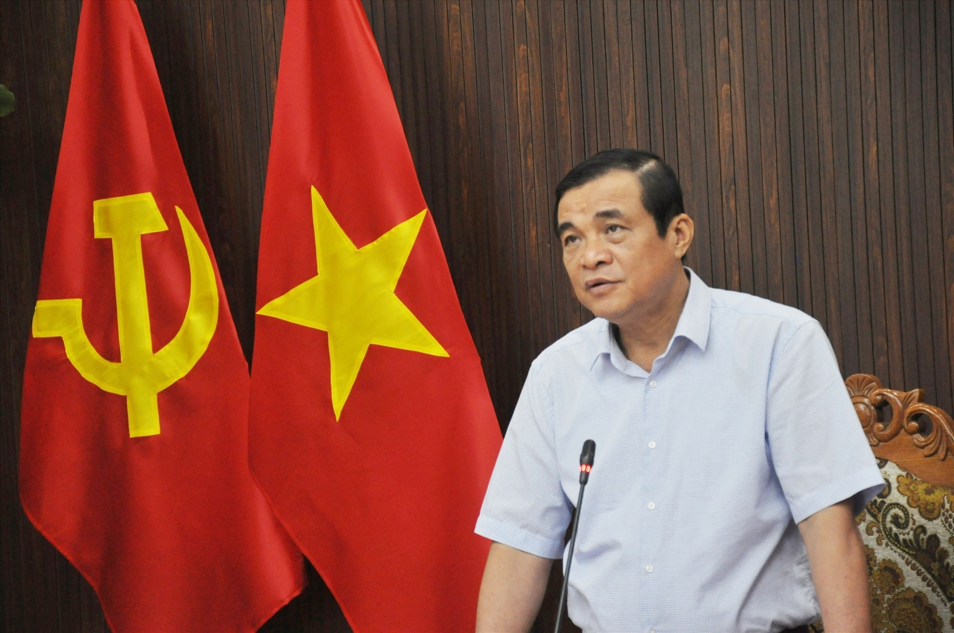 Chủ tịch HĐND tỉnh Phan Việt Cường chủ trì phiên họp. Ảnh: N.Đ