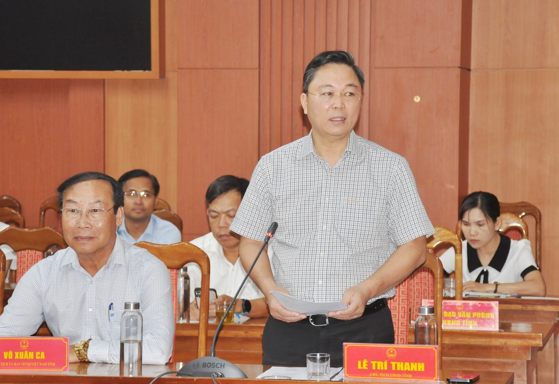 Chủ tịch UBND tỉnh Lê Trí Thanh phát biểu thảo luận tại phiên họp. Ảnh: N.Đ