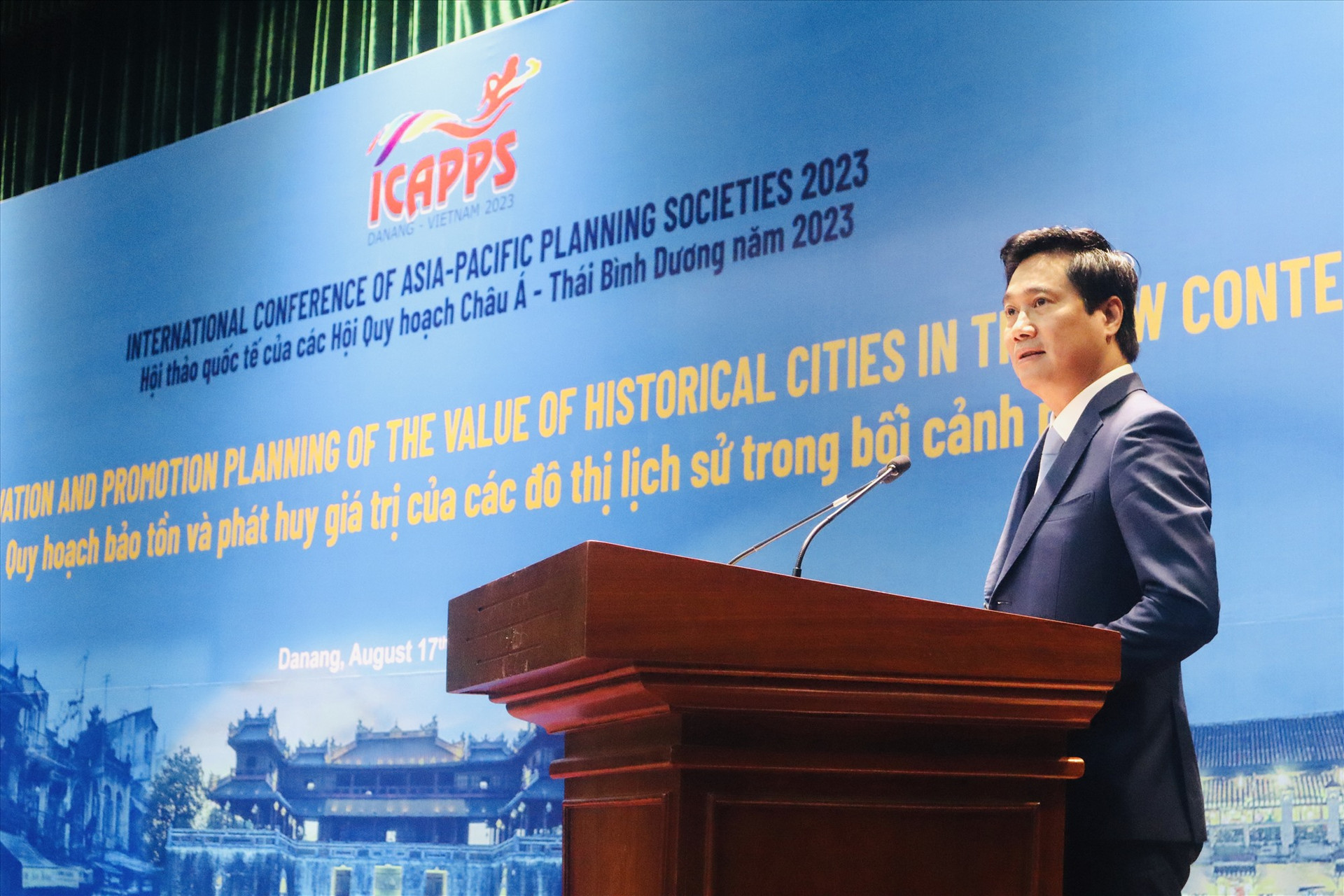 Thứ trưởng Bộ Xây dựng Nguyễn Tường Văn phát biểu tại hội thảo. Ảnh: Q.T