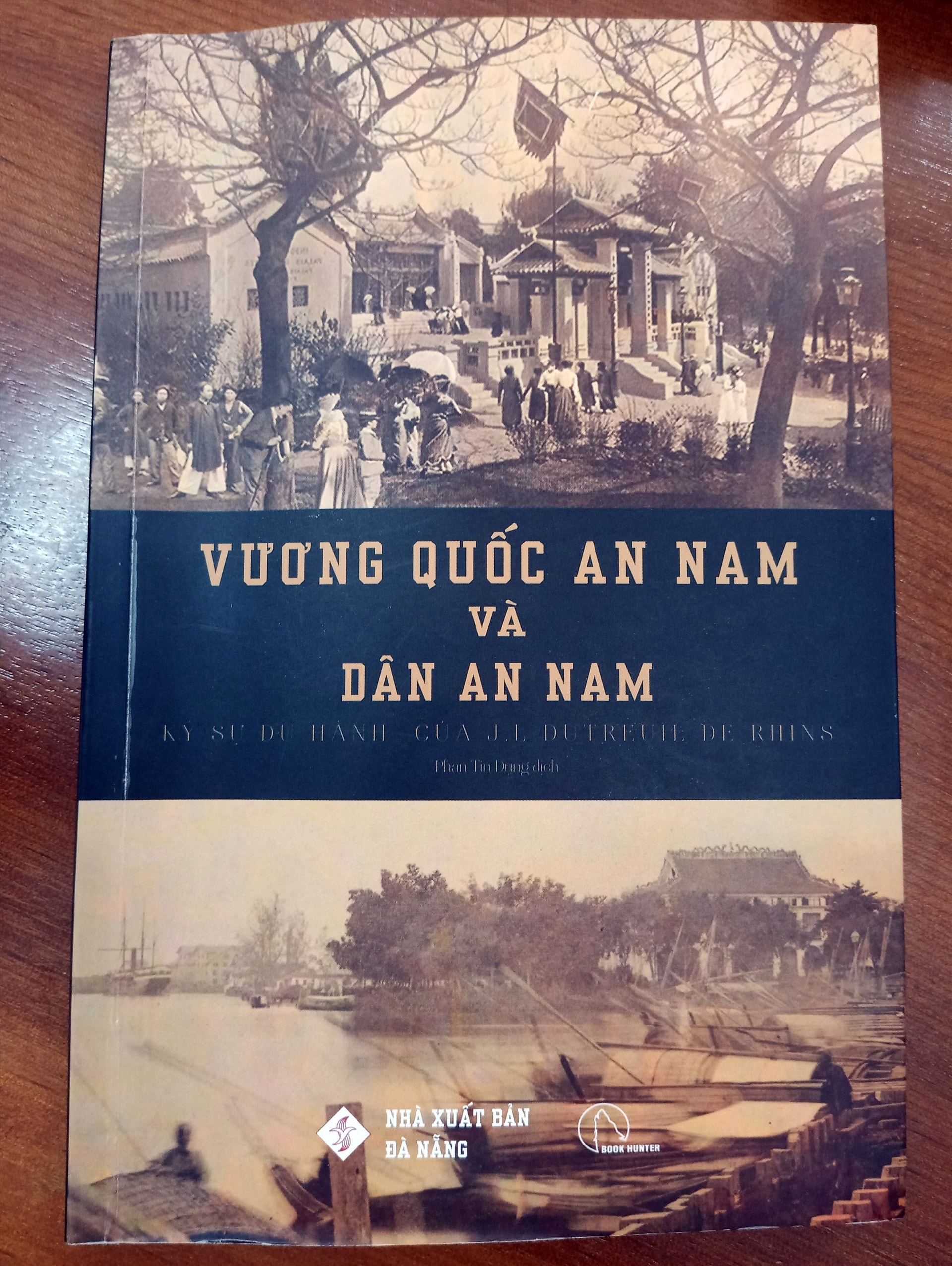 Bìa tập sách “Vương quốc An Nam và dân An Nam” .