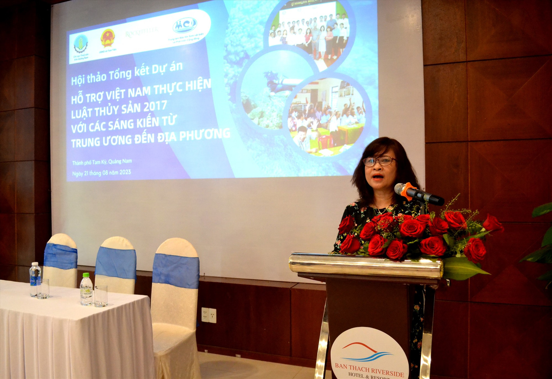 Bà Nguyễn Thu Huệ - Giám đốc Trung tâm Bảo tồn sinh vật biển và phát triển cộng đồng (MCD) phát biểu tại hội thảo. Ảnh: Q.VIỆT