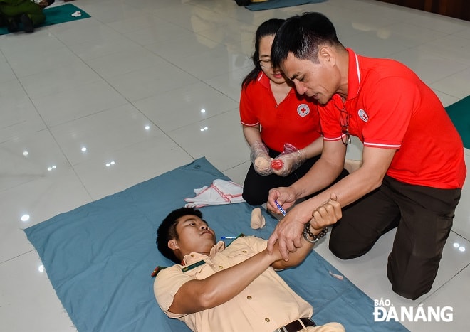 Chương trình tập huấn nhằm trang bị cho lực lượng cảnh sát giao thông, thanh tra giao thông, lực lượng bảo đảm trật tự an toàn giao thông có kiến thức, kỹ năng về sơ cấp cấp cứu, để hỗ trợ giúp đỡ kịp thời cho người bị tai nạn thương tích, tai nạn giao thông tại hiện trường.
