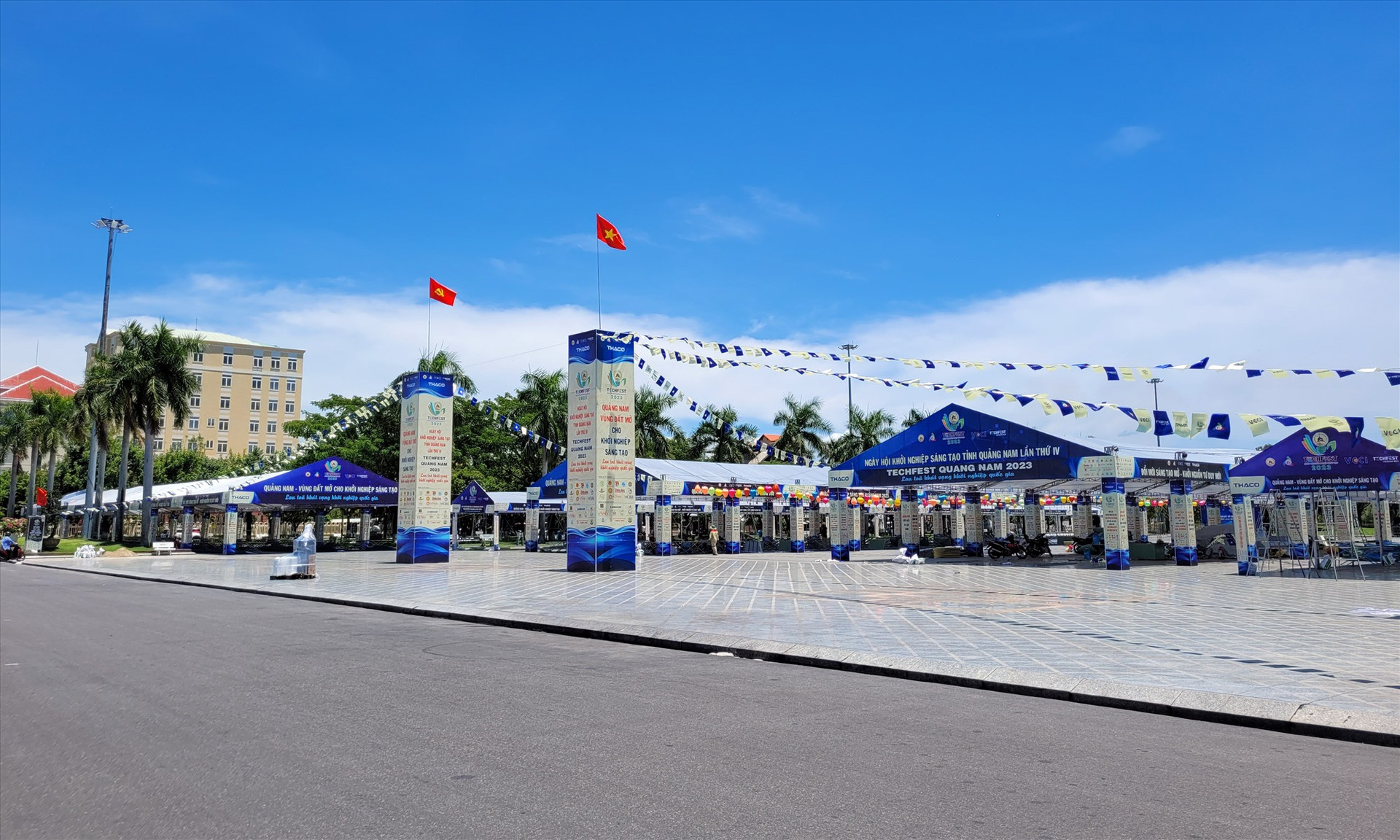 Không gian trừng bày sản phẩm và tổ chức lễ khai mạc, bế mạc TechFest Quang Nam 2023 được bố trí tại Quảng trường 24/3. Ảnh: VINH ANH