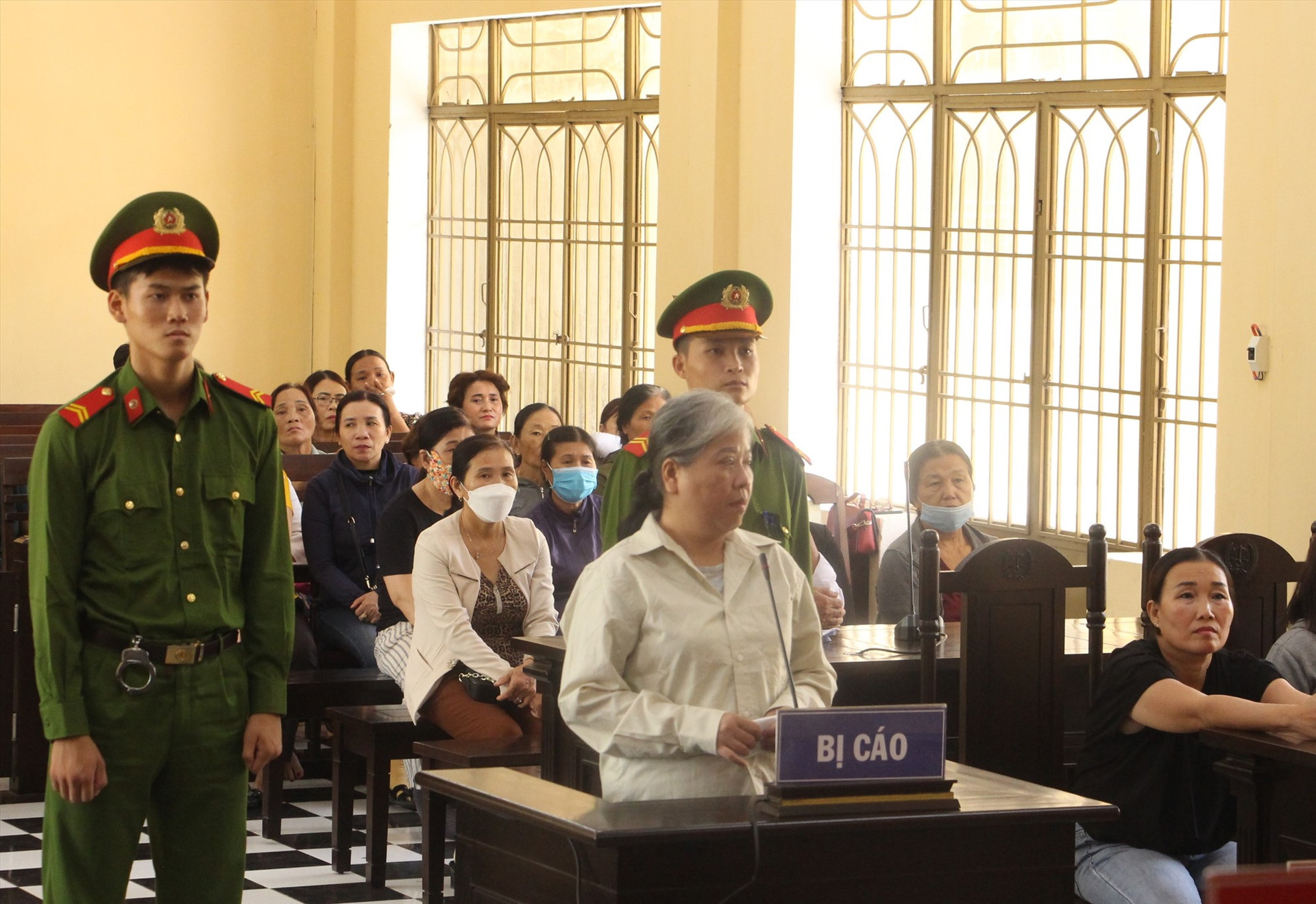Bị cáo Nguyễn Lê Thị Thanh Vân tại phiên tòa xét xử. Ảnh: P.L