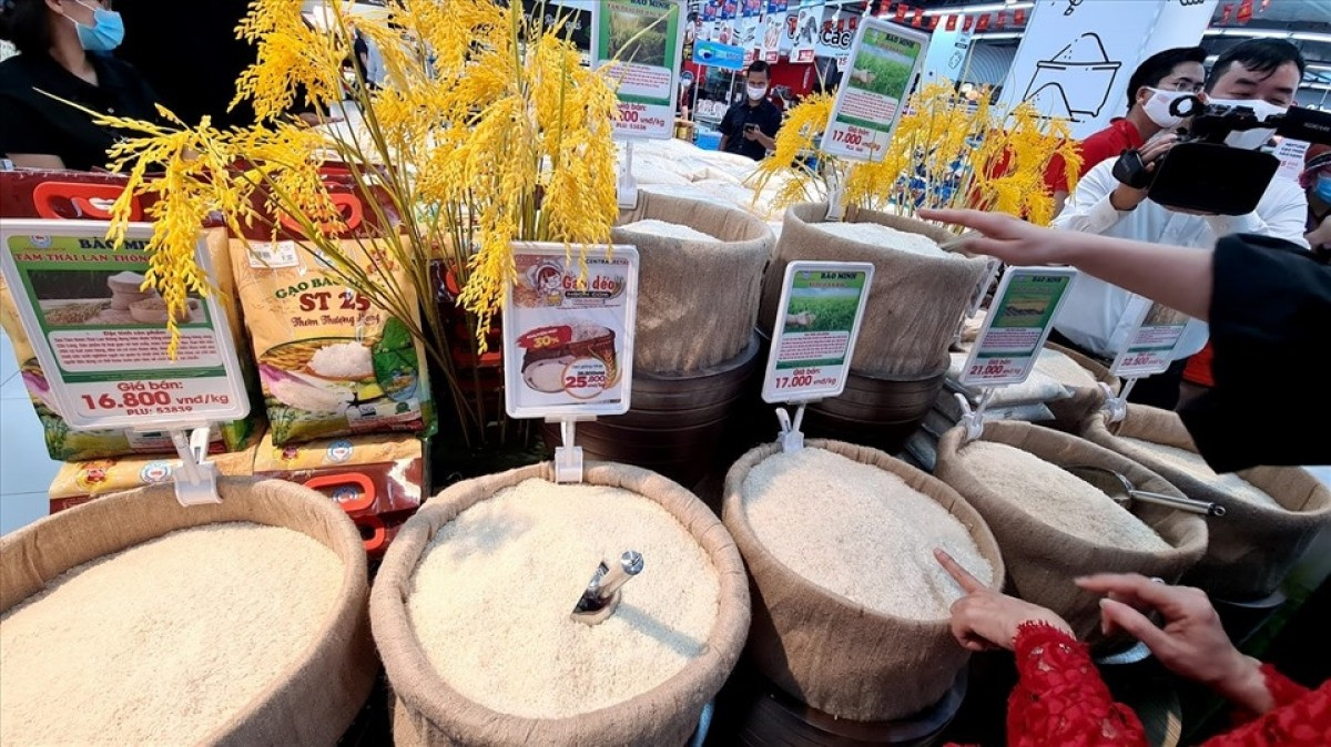 Vietnamese rice is sold at a supermarket in the Uk but under a foreign brand. (Photo: Vu Long)