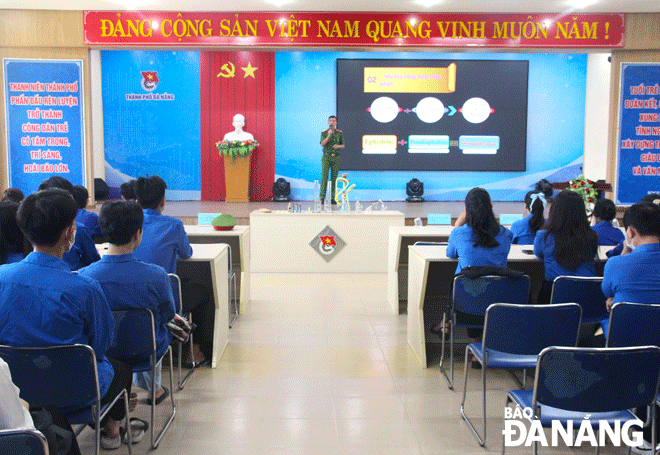 Thành Đoàn tổ chức hội nghị tập huấn, tuyên truyền về phòng, chống tội phạm ma túy cho hơn 100 đoàn viên, thanh niên trên địa bàn thành phố vào ngày 11-8. Ảnh: XUÂN ĐÔNG