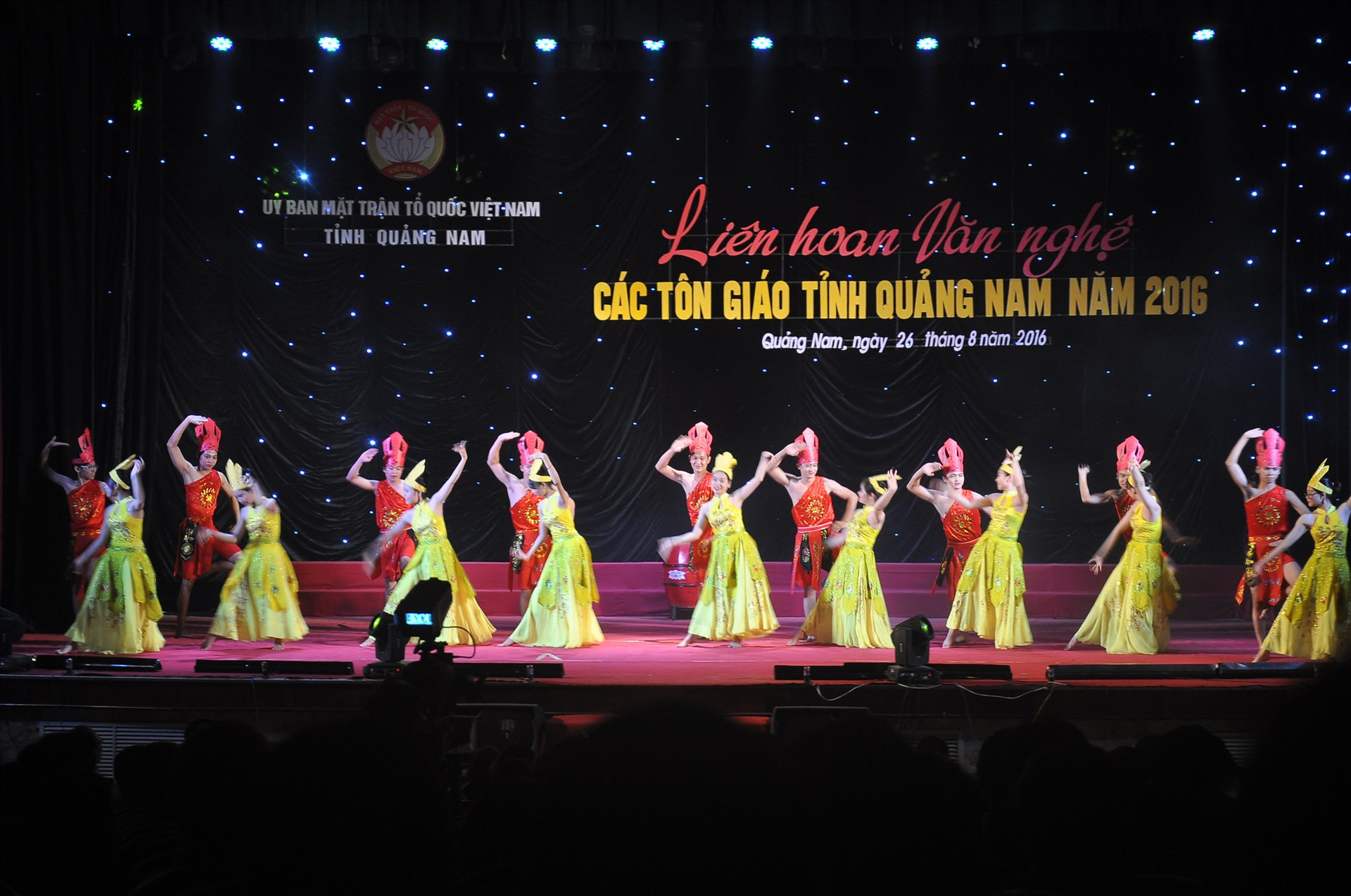 Liên hoan văn nghệ các tôn giáo tỉnh Quảng Nam được Ban Thường trực Ủy ban MTTQ Việt Nam tỉnh tổ chức vào năm 2016. Ảnh: VINH ANH