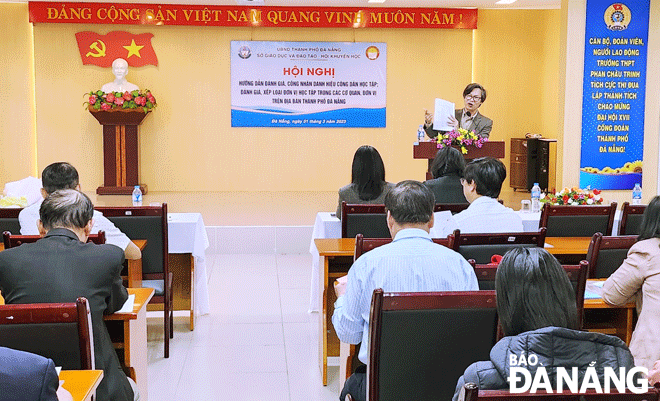Hội Khuyến học hướng dẫn, đánh giá, công nhận danh hiệu công dân học tập; đánh giá xếp loại đơn vị học tập trong các cơ quan, đơn vị trên địa bàn thành phố. Ảnh: NGỌC HÀ