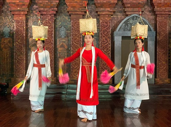 Điệu múa “Đội ciet” được Ban quản lý Di sản văn hóa Mỹ Sơn đưa vào phục vụ du khách dịp lễ 2/9 này.