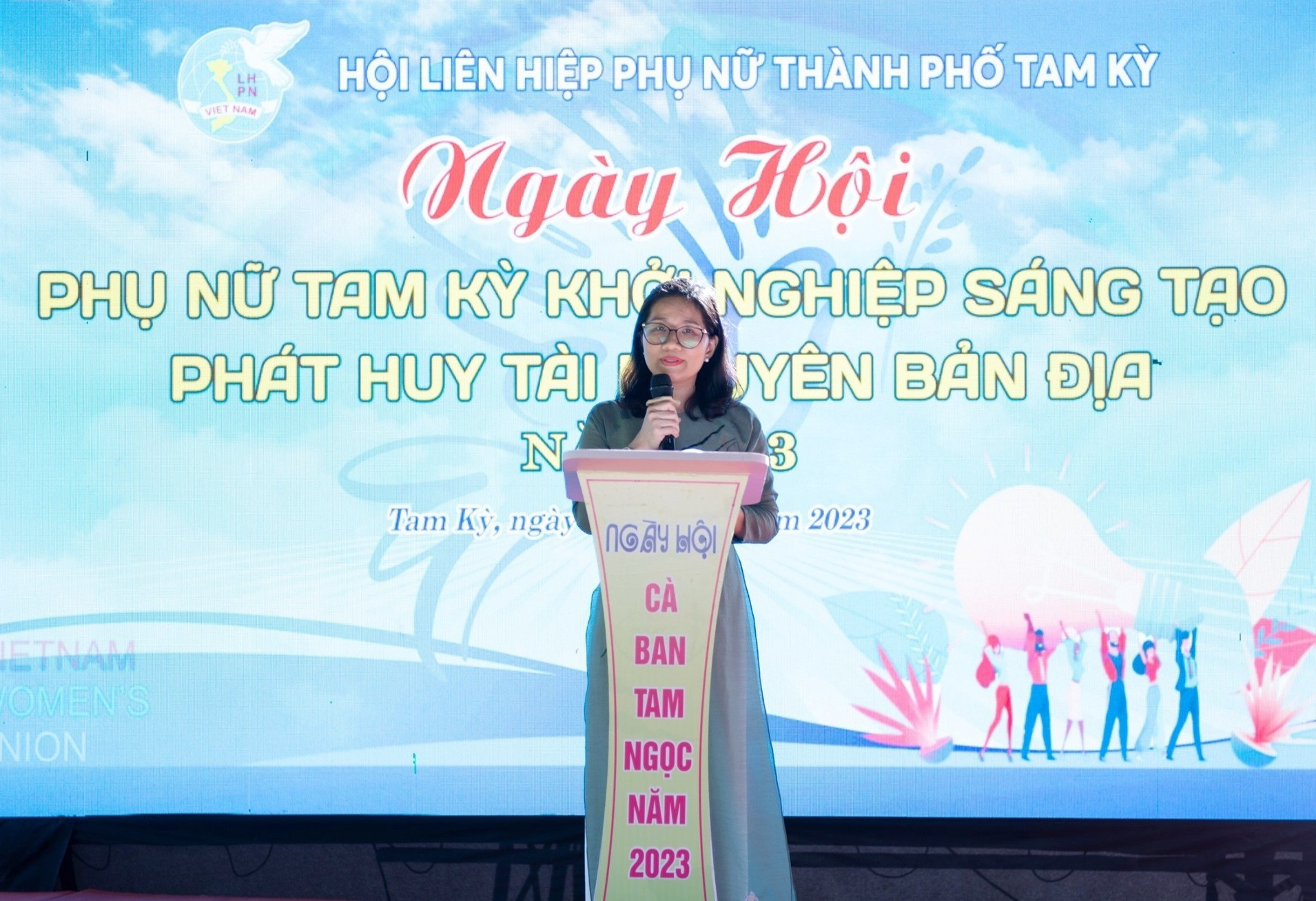 Bà Nguyễn Thị Kim Yển - Chủ tịch Hội LHPN TP.Tam Kỳ phát biểu tại sự kiện. Ảnh: PHAN VINH