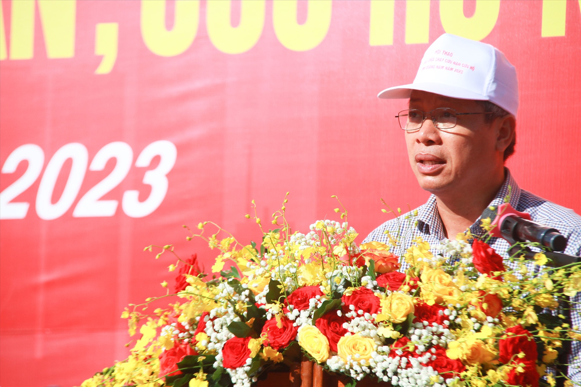 Phó Chủ tịch UBND tỉnh Hồ Quang Bửu phát biểu tại hội thao và diễn tập chữa cháy. Ảnh: T.C