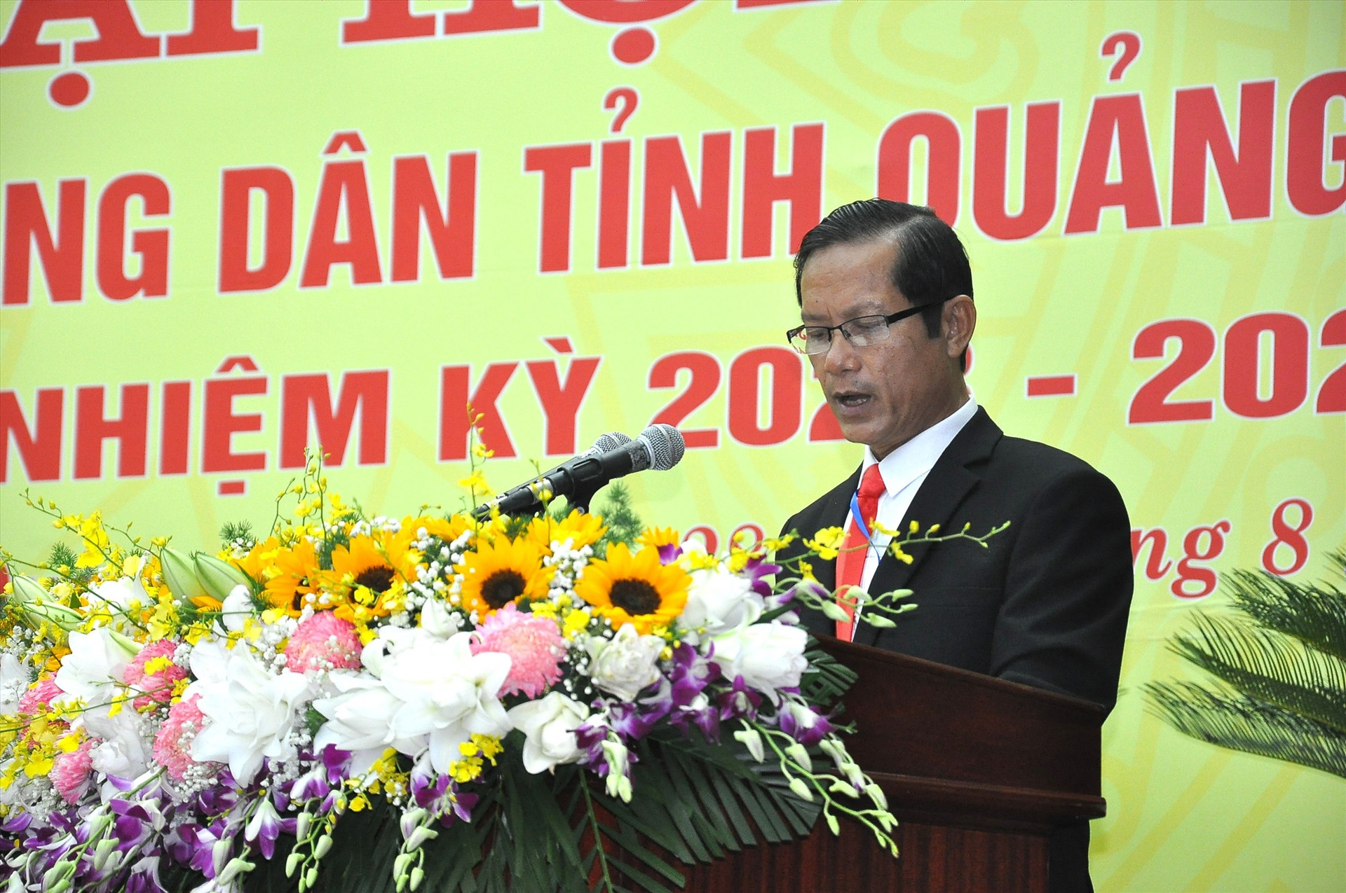 Ông Nguyễn Văn Thận – Phó Chủ tịch HND tỉnh trình bày Báo cáo Chính trị tại đại hội. Ảnh: S.A