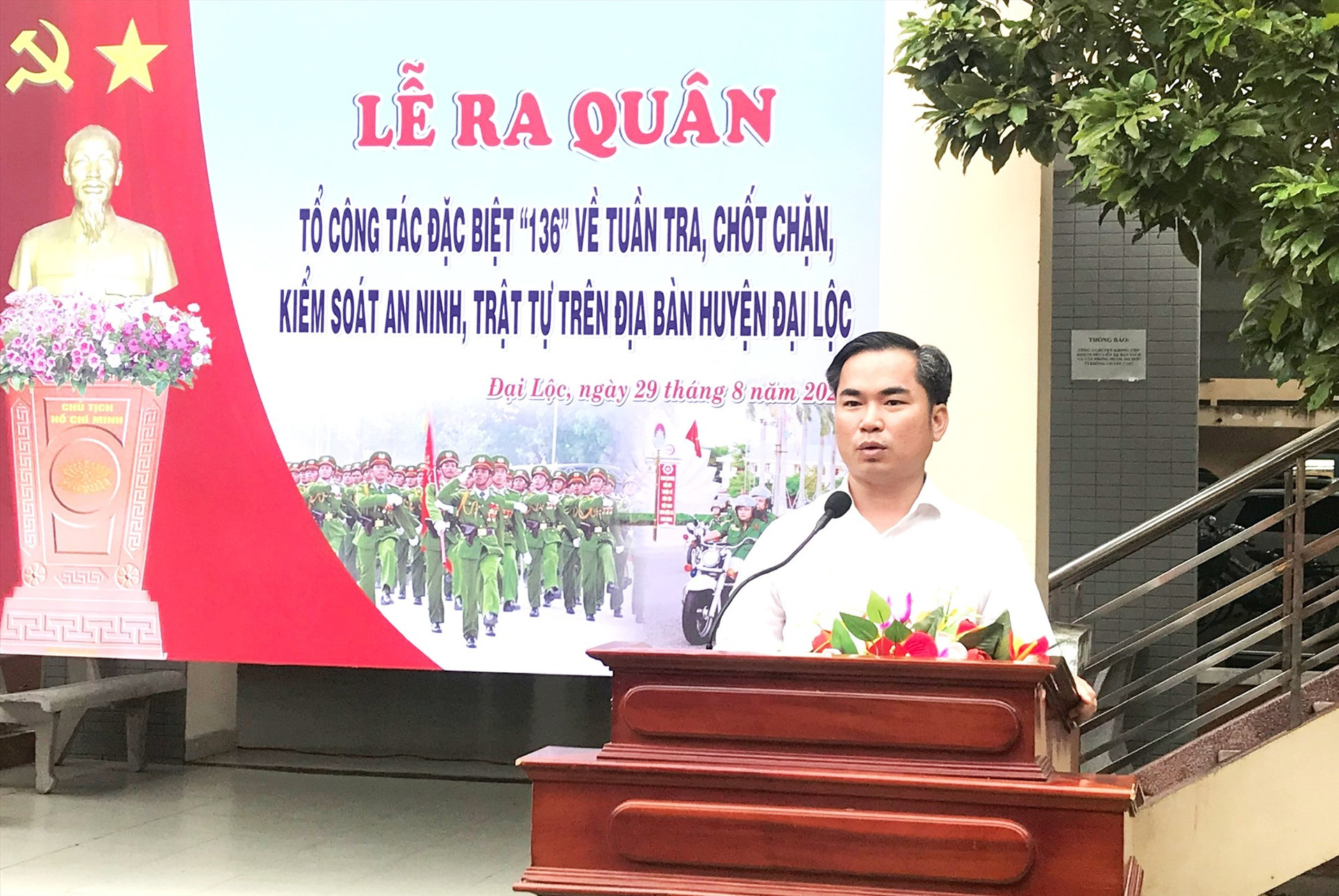 Chủ tịch UBND huyện Đại Lộc - ông Lê Văn Quang phát biểu giao nhiệm vụ cho Công an huyện. Ảnh: X.TRINH
