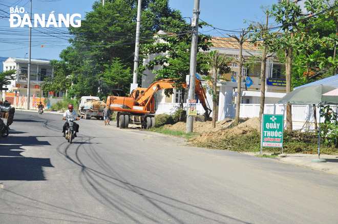 Thi công dự án Nâng cấp, cải tạo tuyến đường ĐT 601. Ảnh: THÀNH LÂN