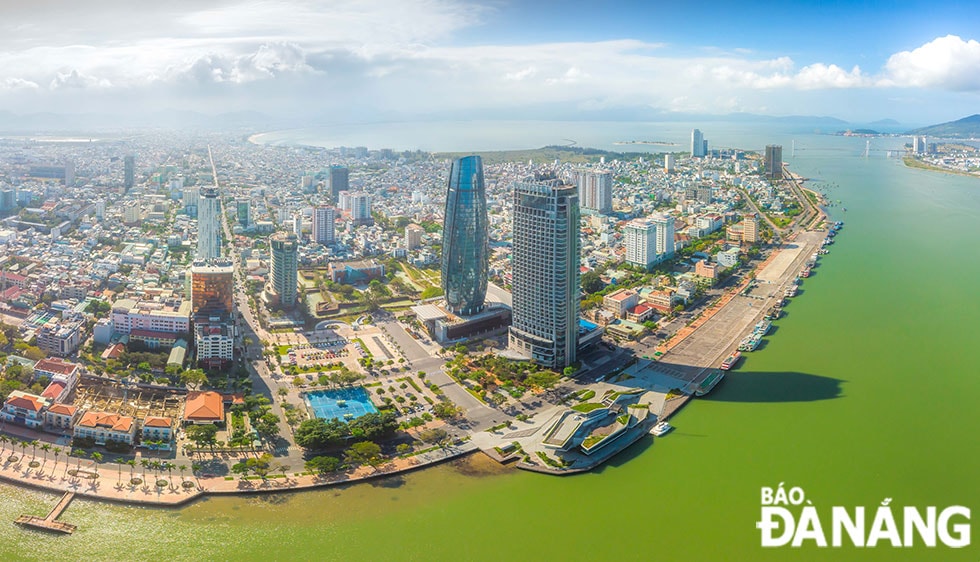 Trung tâm Hành chính thành phố bên bờ Đông sông Hàn.